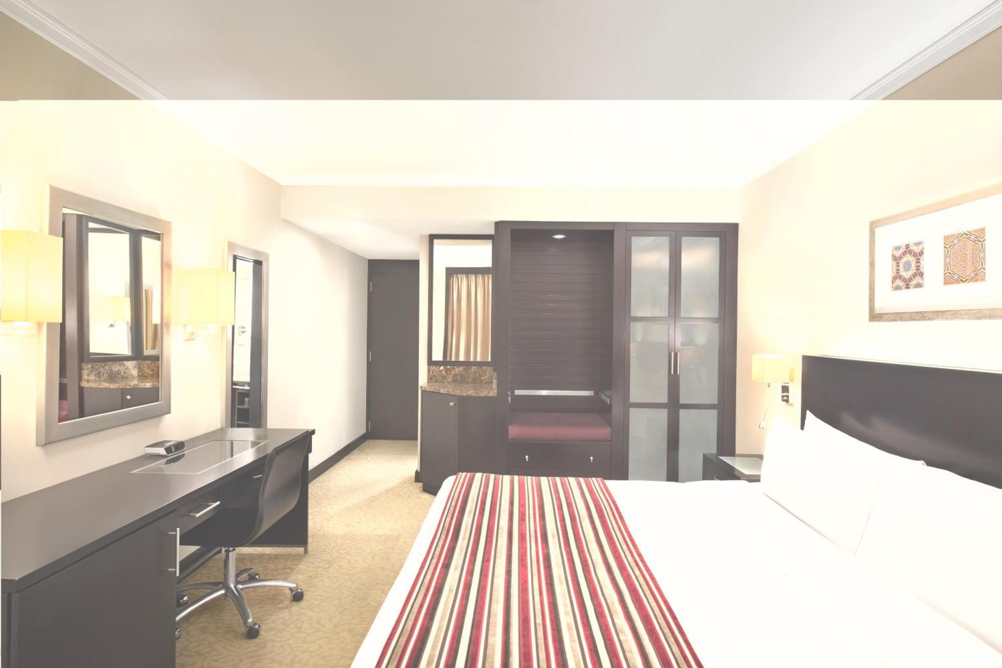 Ramada Plaza By Wyndham Deira Hotel 4*