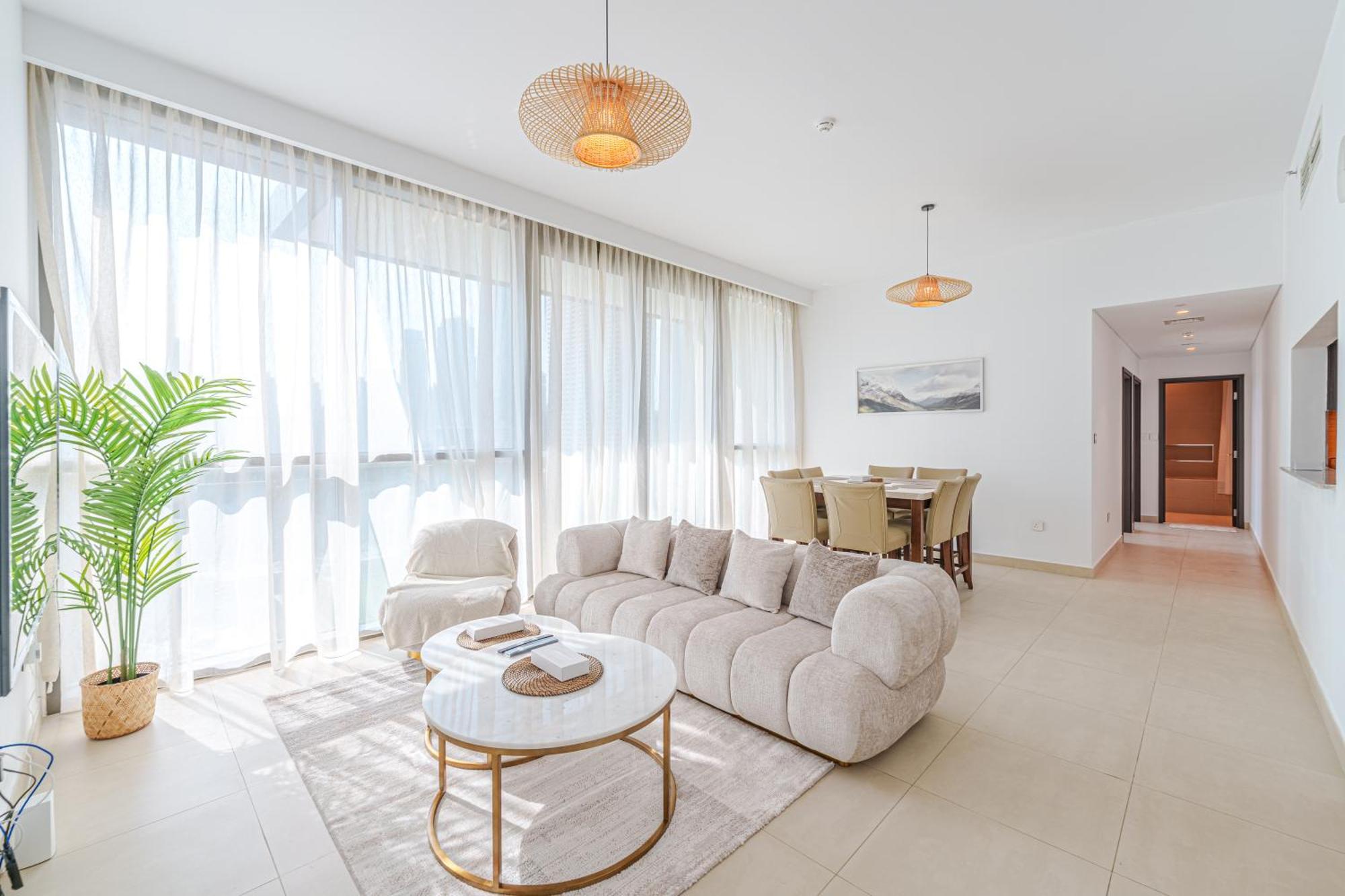 Luxury 3-bedroom In Apartment *
