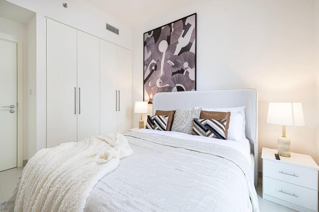 Apartment Stunning 3 Bedroom Facing Burj
