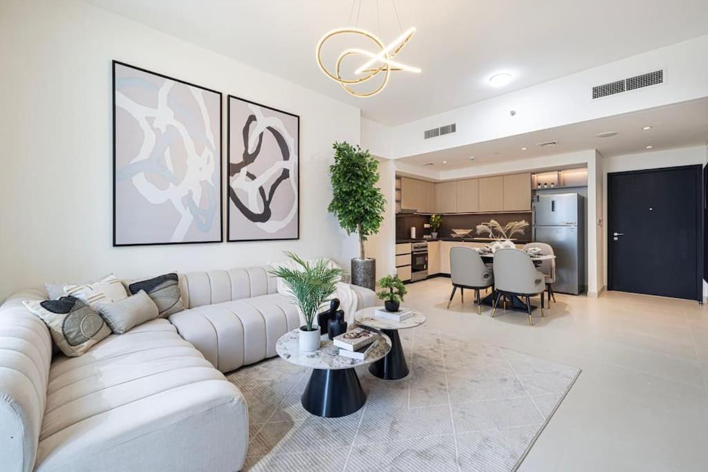 Stunning 3 Bedroom Facing Burj Apartment Dubai