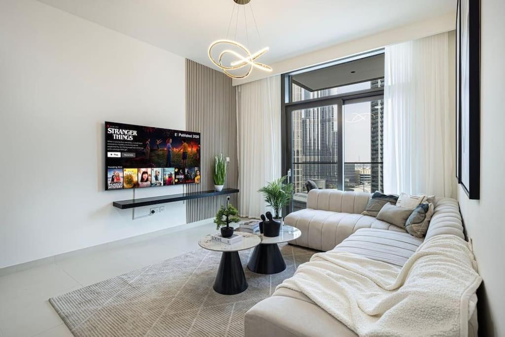 Stunning 3 Bedroom Facing Burj * Dubai
