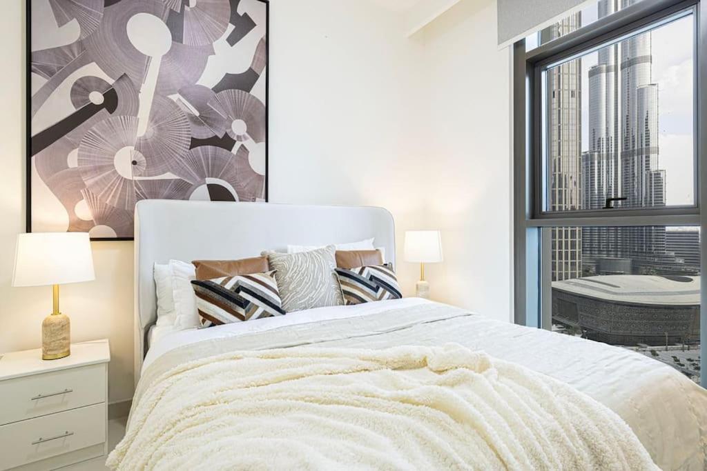 Stunning 3 Bedroom Facing Burj Apartment *