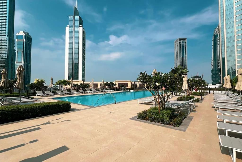 Apartment Stunning 3 Bedroom Facing Burj Dubai