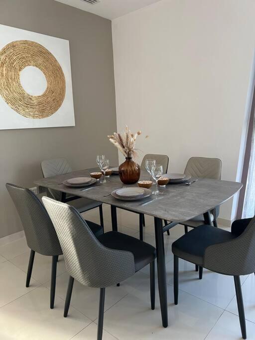 2br With Incredible Views Of The Sea And Dubai