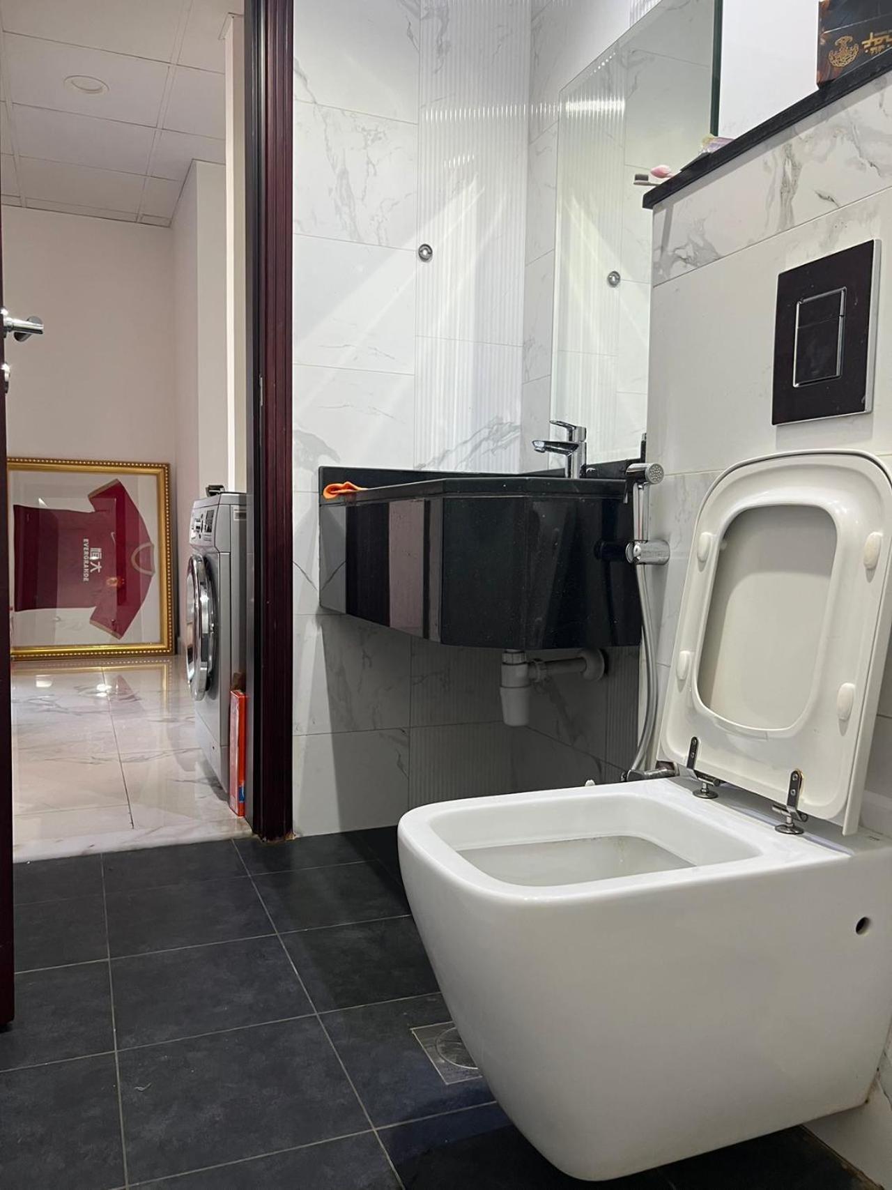 国际城华人民宿 单间双人床 合住公寓 Apartment Dubai