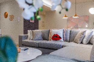 Fam Living - Walk - Urban Staycations *