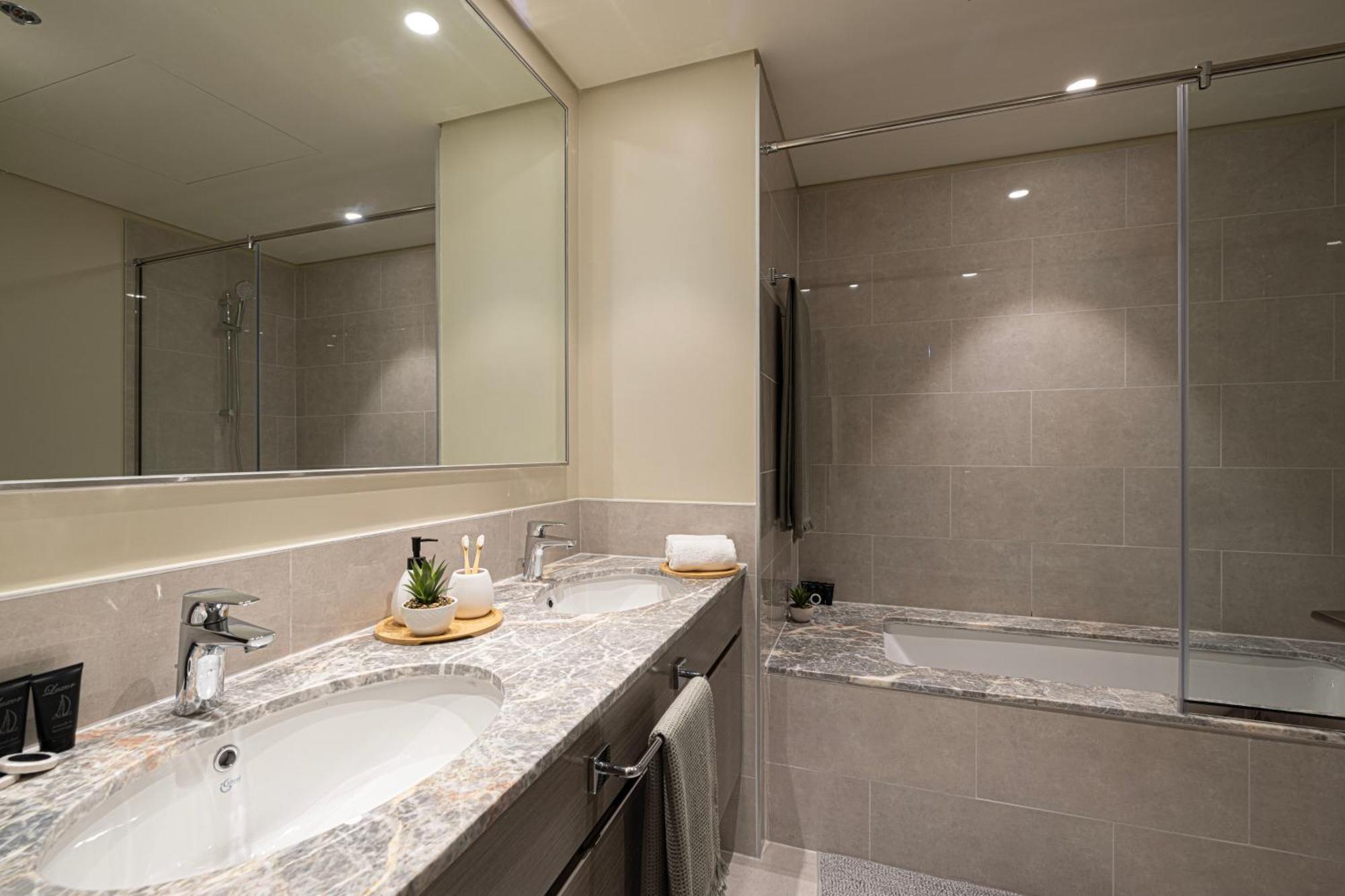 Apartment Tower - Downtown Dream, Ocean View, Opposite Mall Dubai