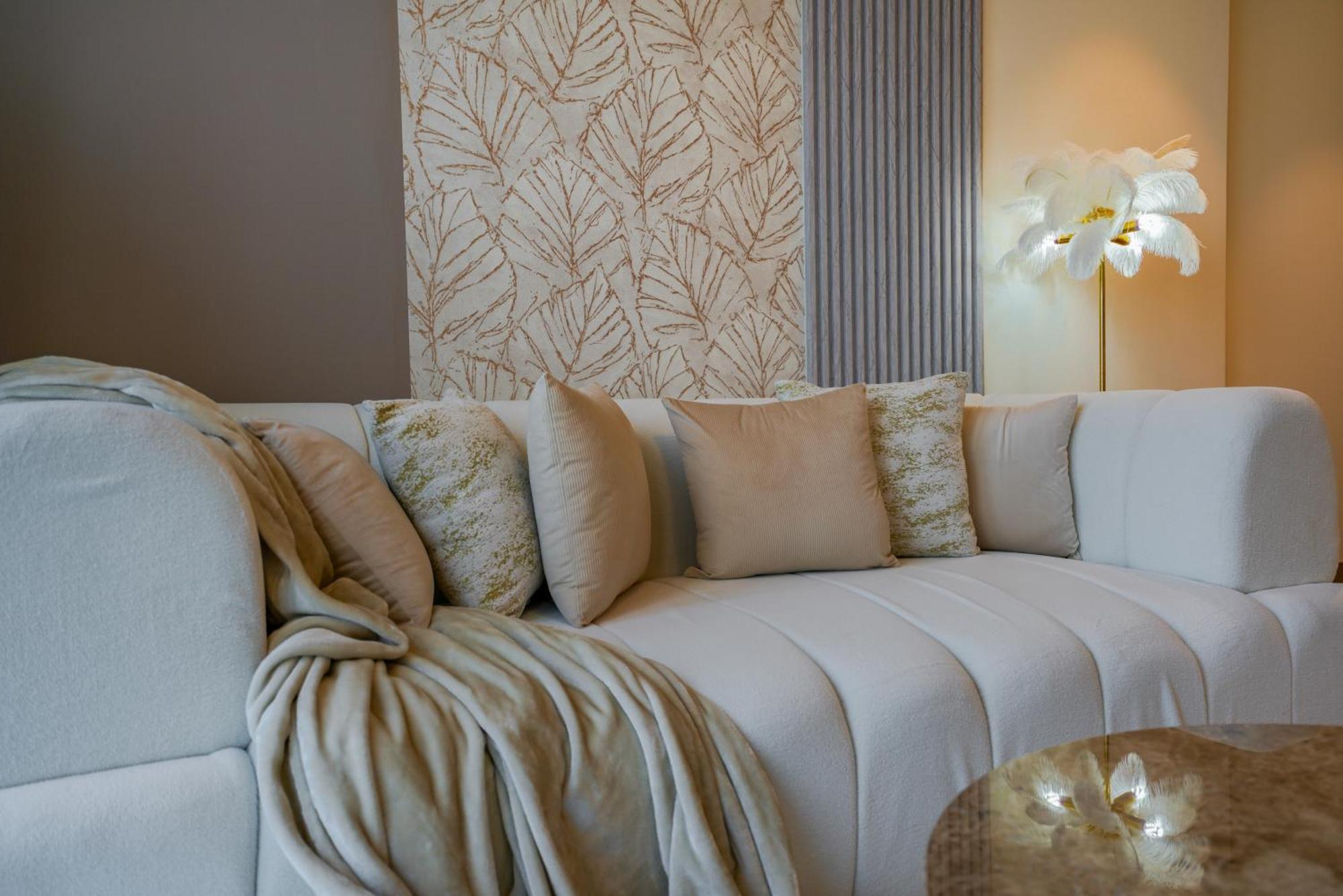 Trophy - Waves Grande Regent Urban Sanctuary Apartment Dubai