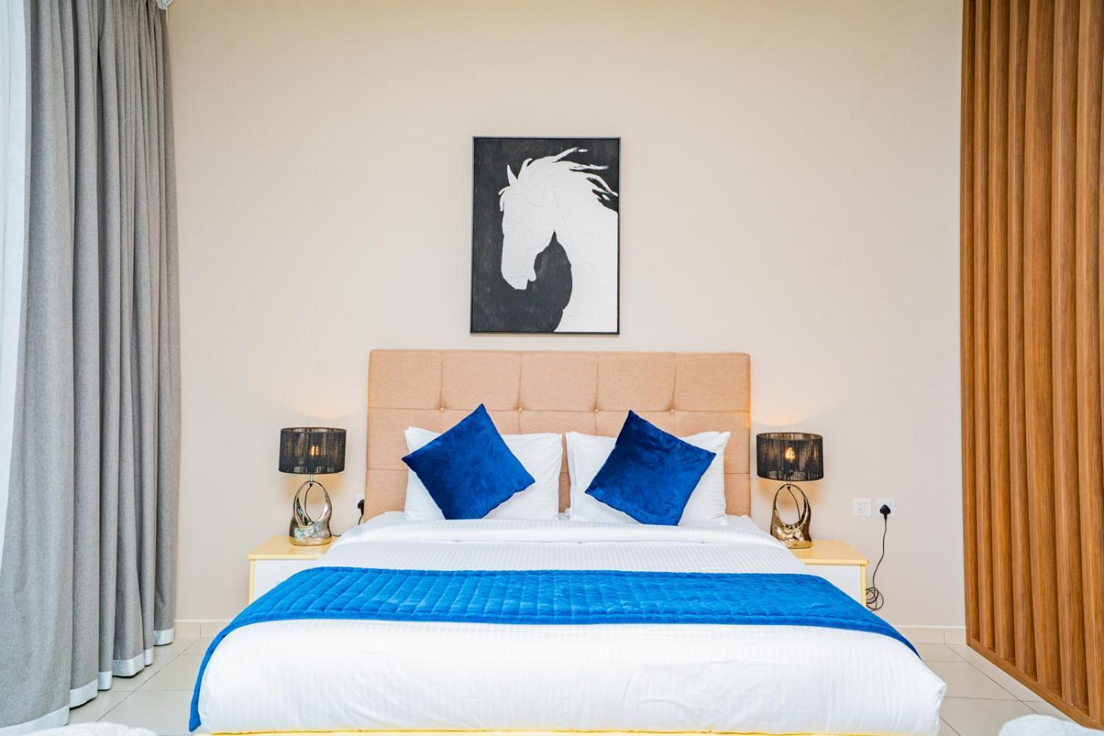 Escape 24 Homes - Bay Square - Business Bay * Dubai
