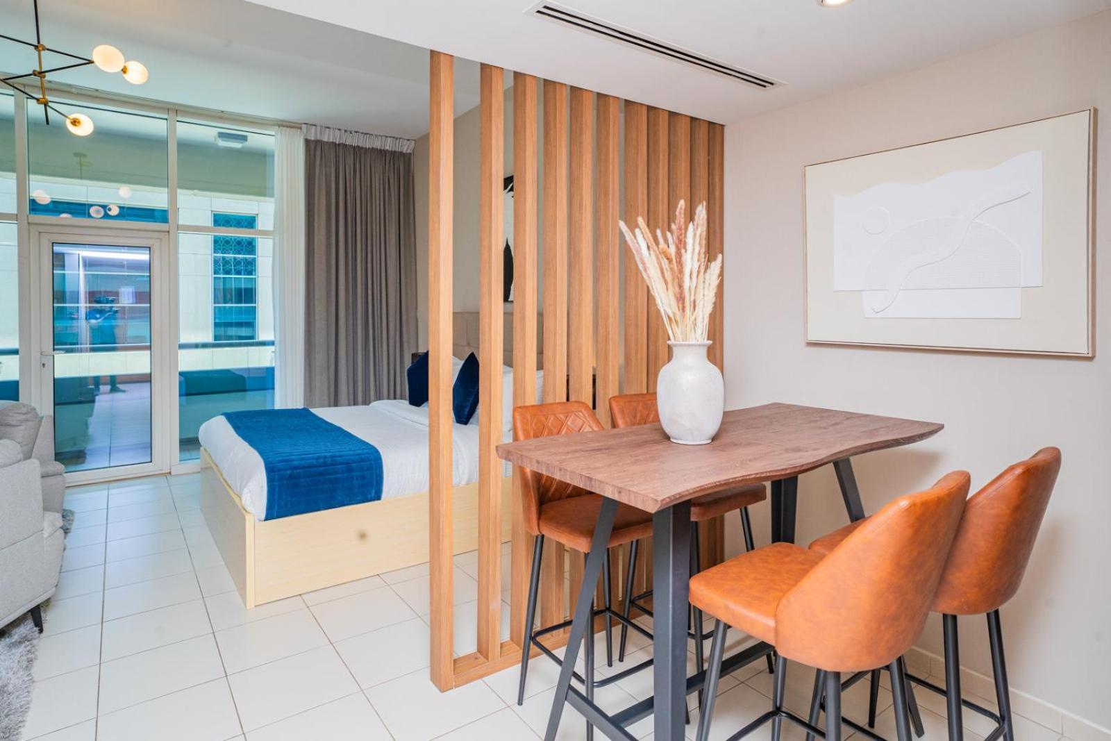 Escape 24 Homes - Bay Square - Business Bay Apartment *