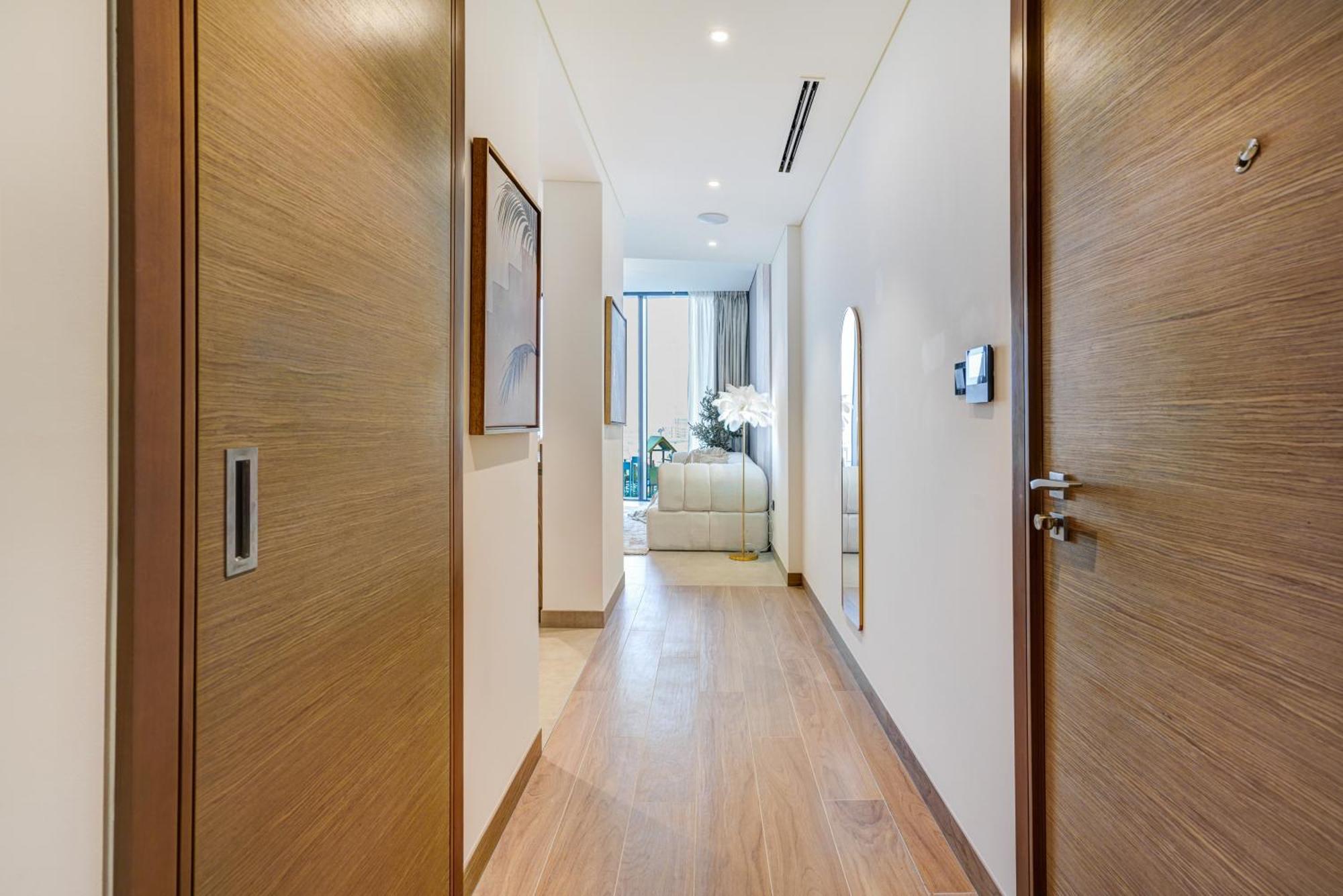 Trophy - Waves Grande Regent Urban Sanctuary Apartment Dubai