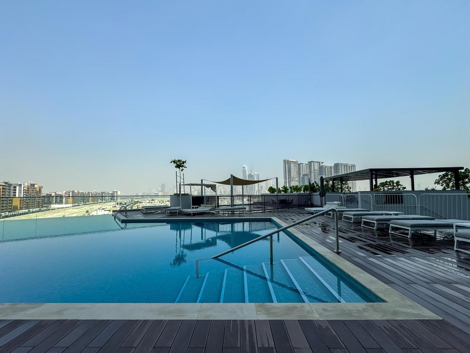 Apartment Trophy - Waves Grande Regent Urban Sanctuary