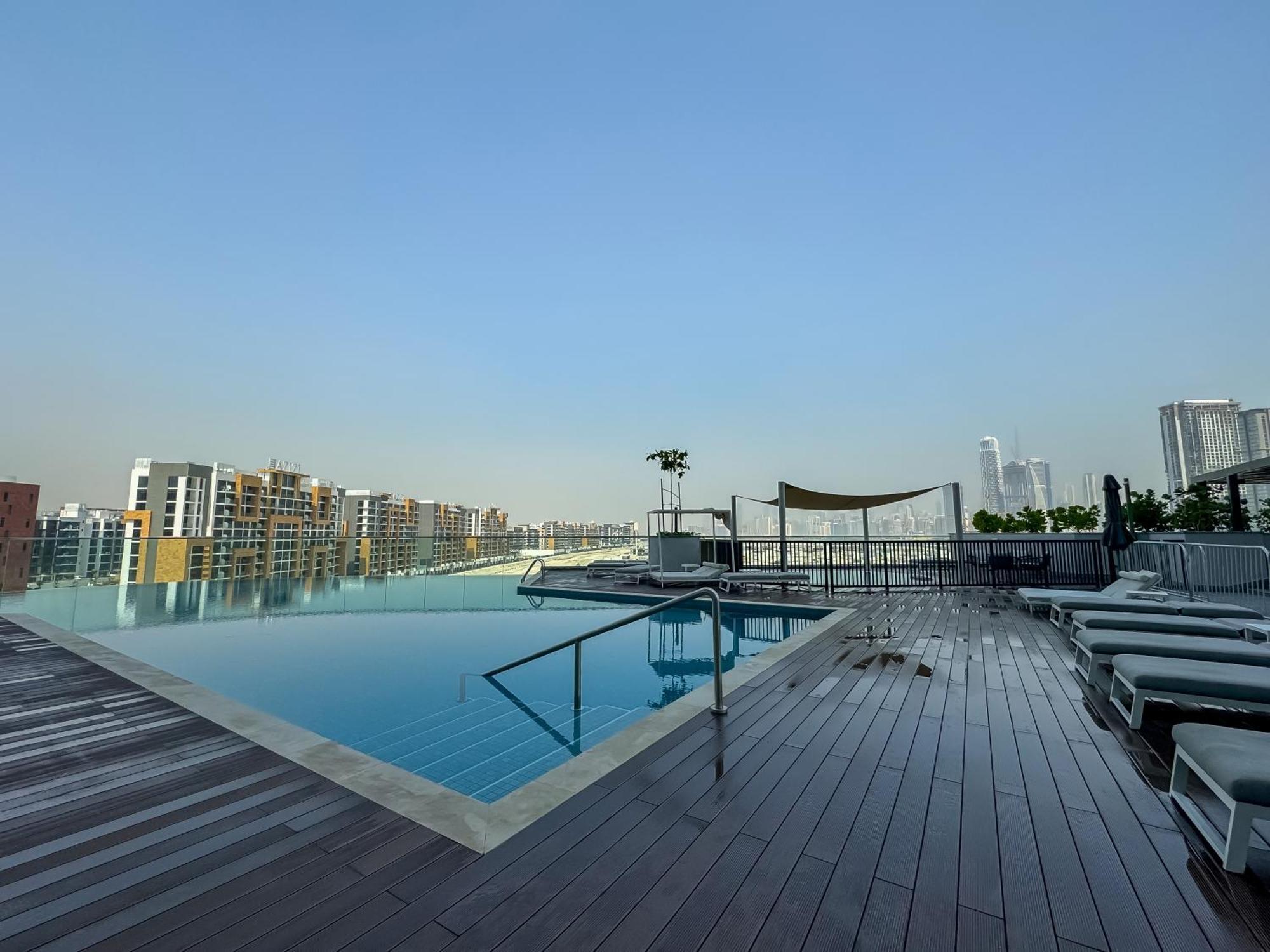 Trophy - Waves Grande Regent Urban Sanctuary Dubai