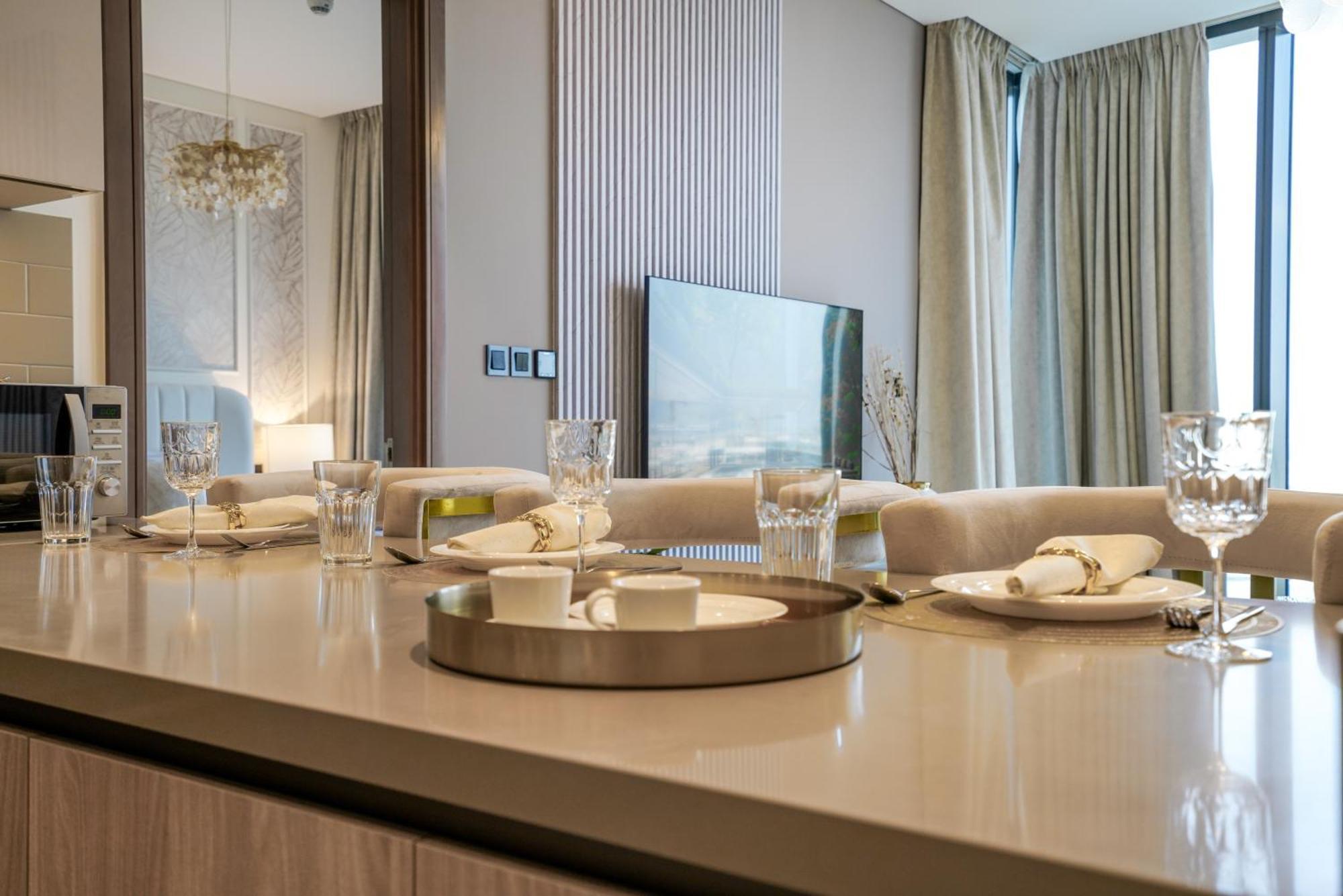 Trophy - Waves Grande Regent Urban Sanctuary Dubai