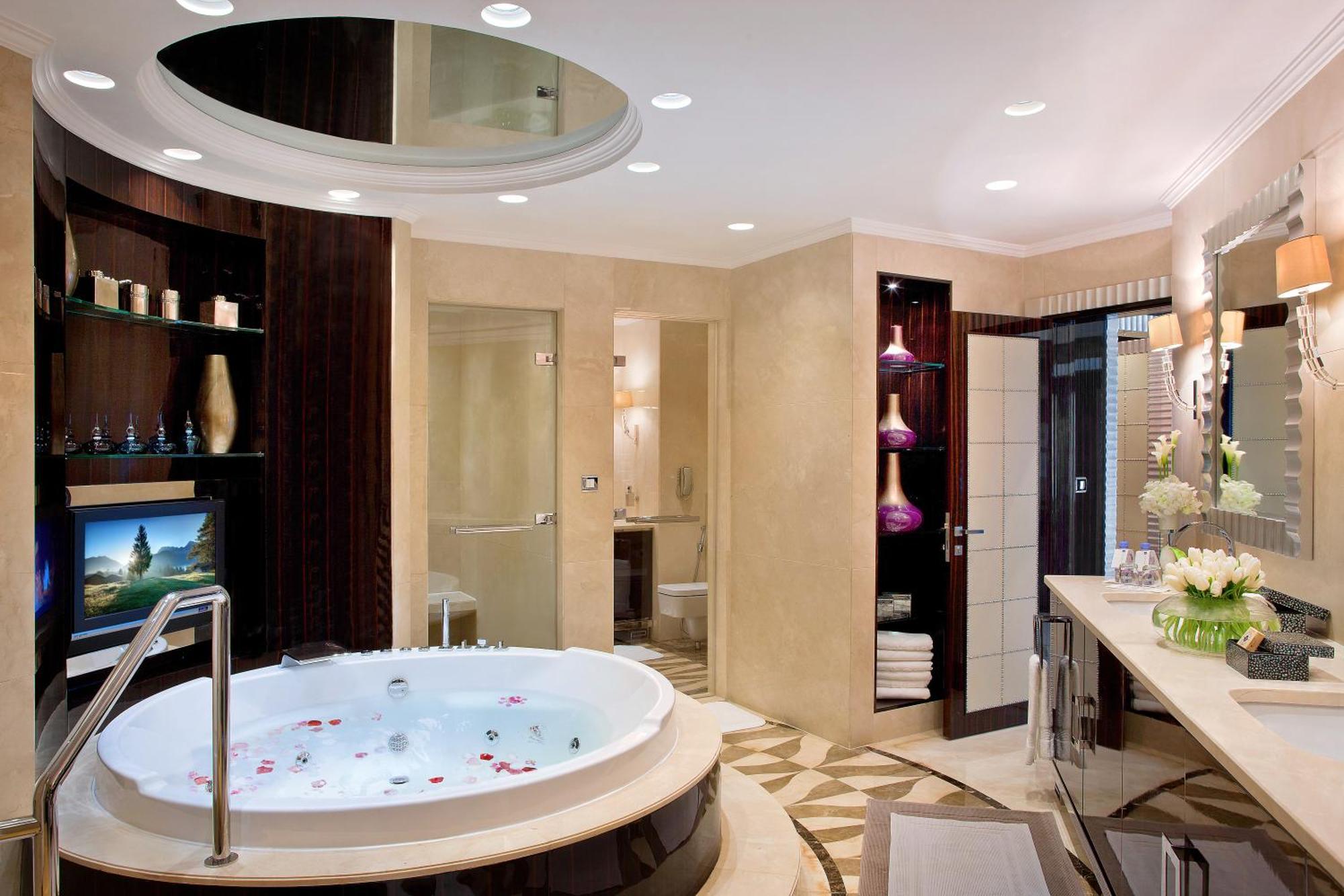 Hotel Moevenpick Grand Al Bustan 5*