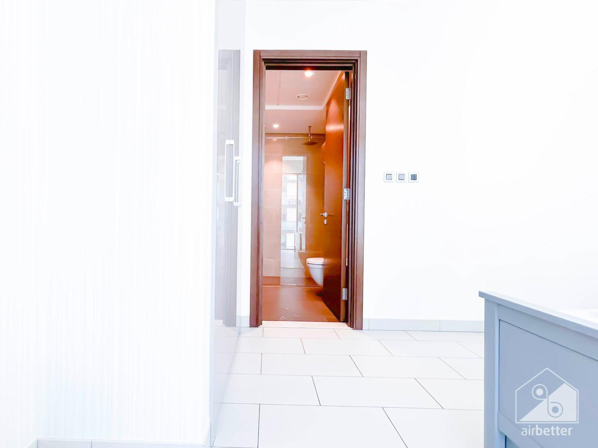 Stunning & New 1b With Balcony & View *