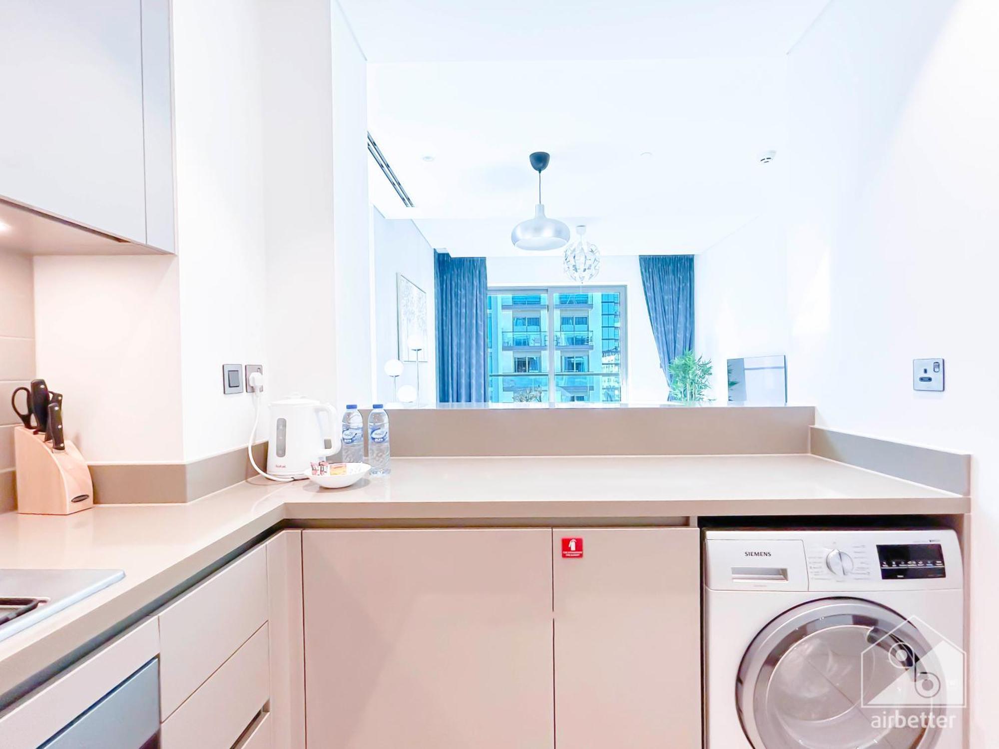 Stunning & New 1b With Balcony & View Apartment