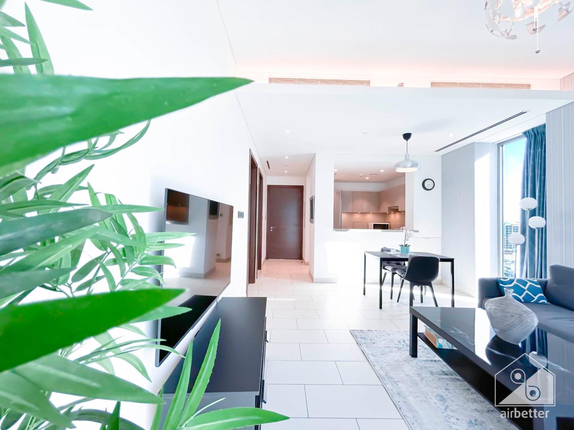 Stunning & New 1b With Balcony & View *