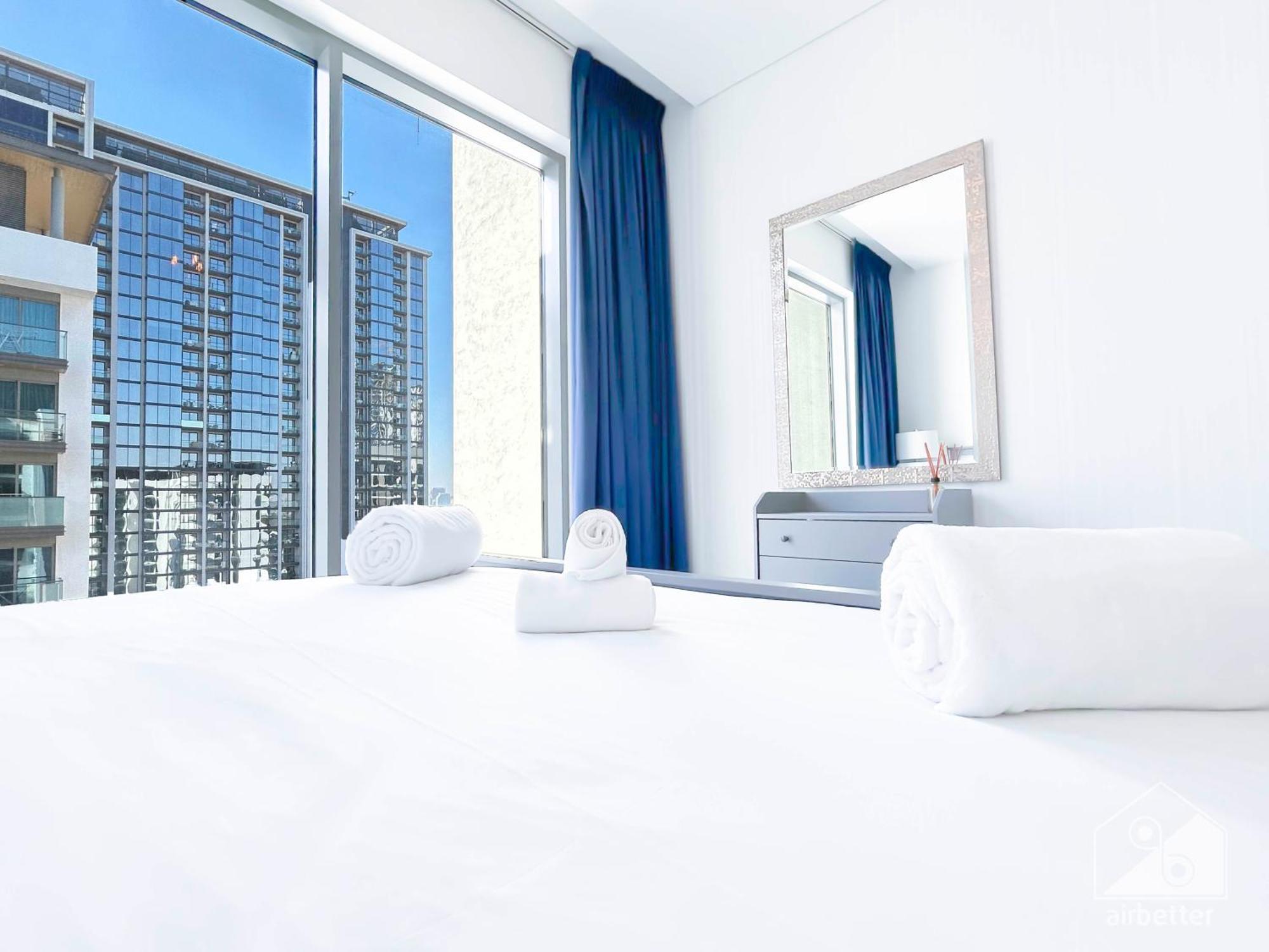 Stunning & New 1b With Balcony & View Apartment