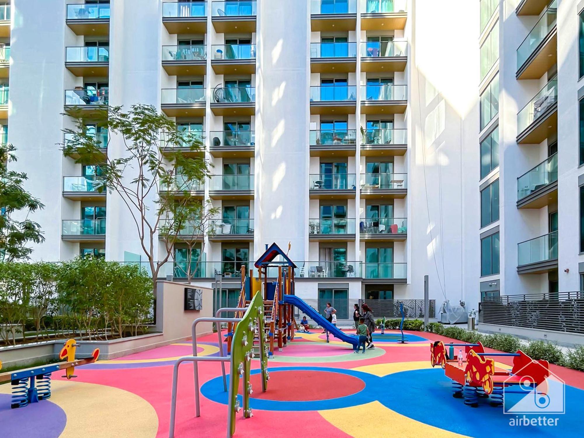Apartment Stunning & New 1b With Balcony & View
