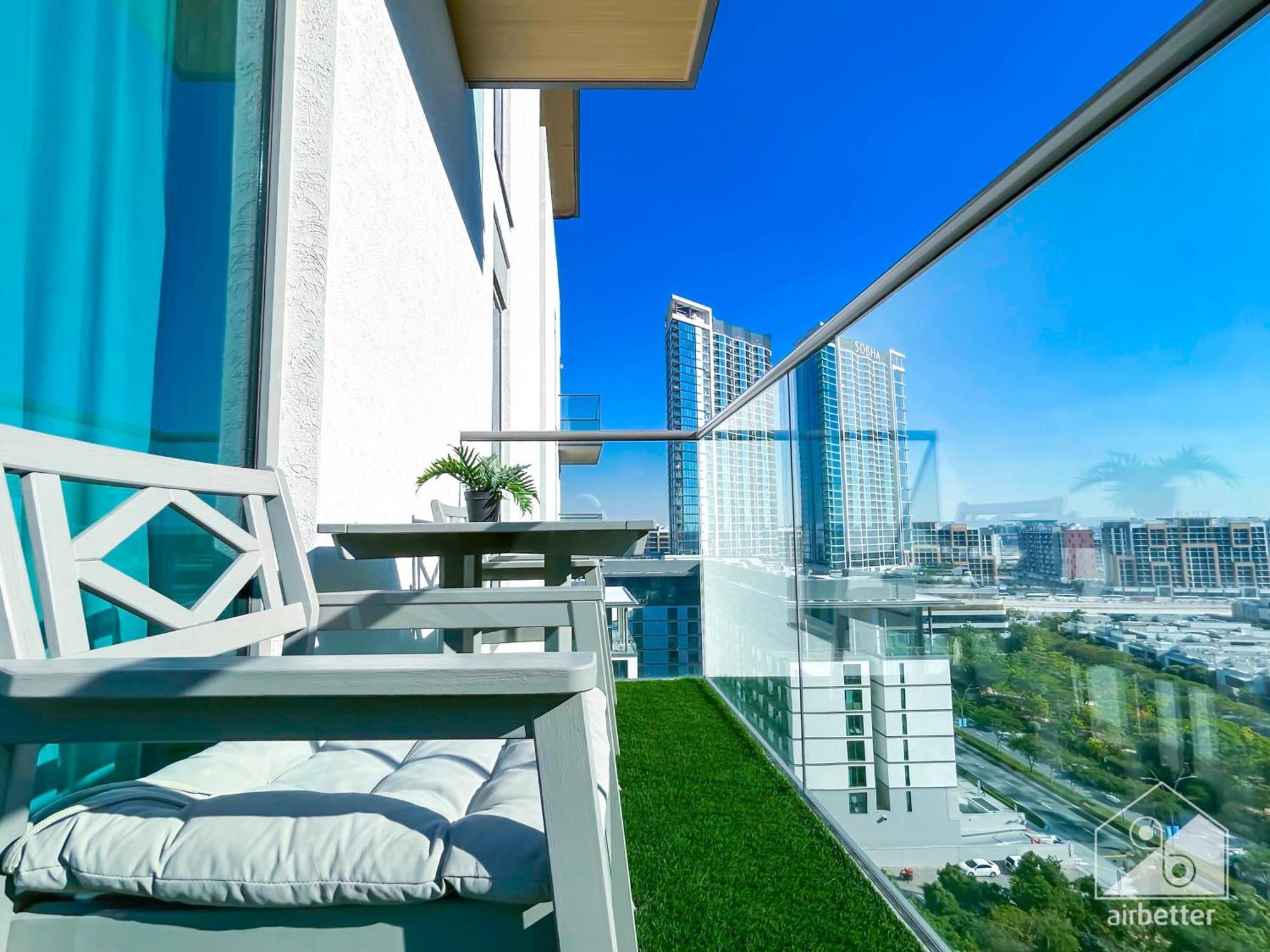 Stunning & New 1b With Balcony & View *