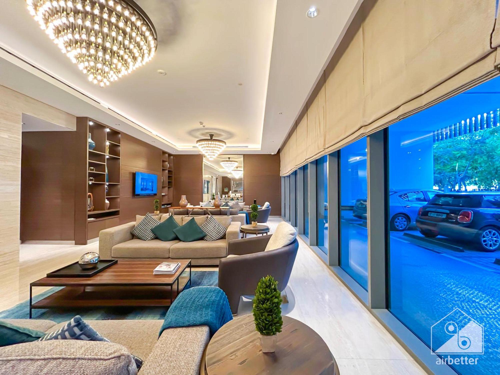 Stunning & New 1b With Balcony & View Apartment
