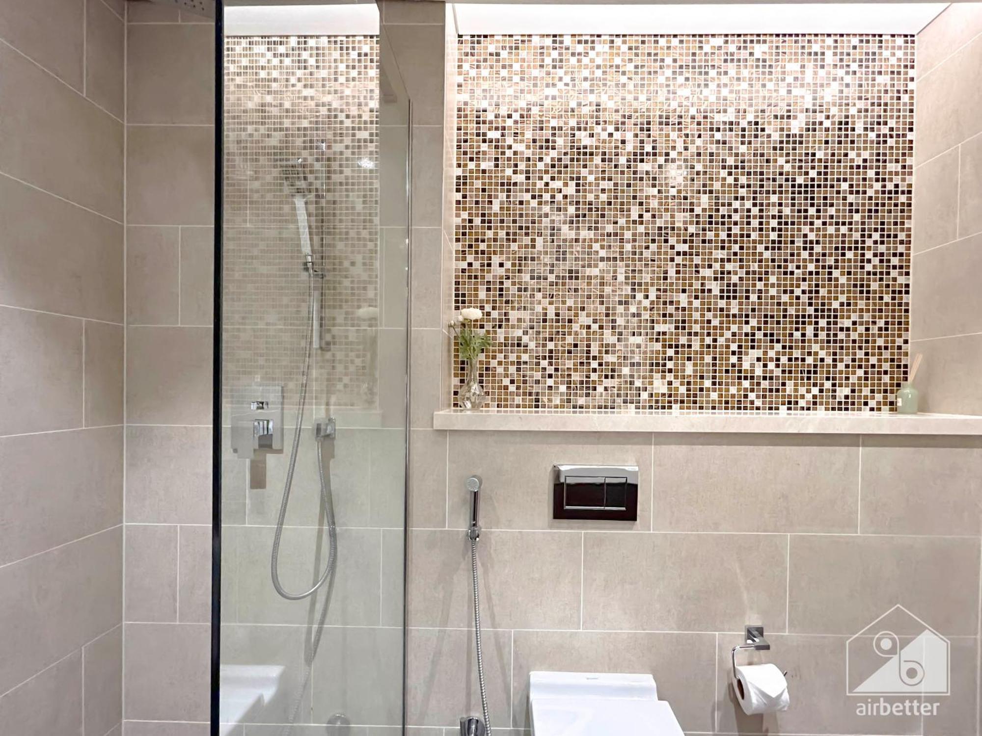 Stunning & New 1b With Balcony & View Apartment *
