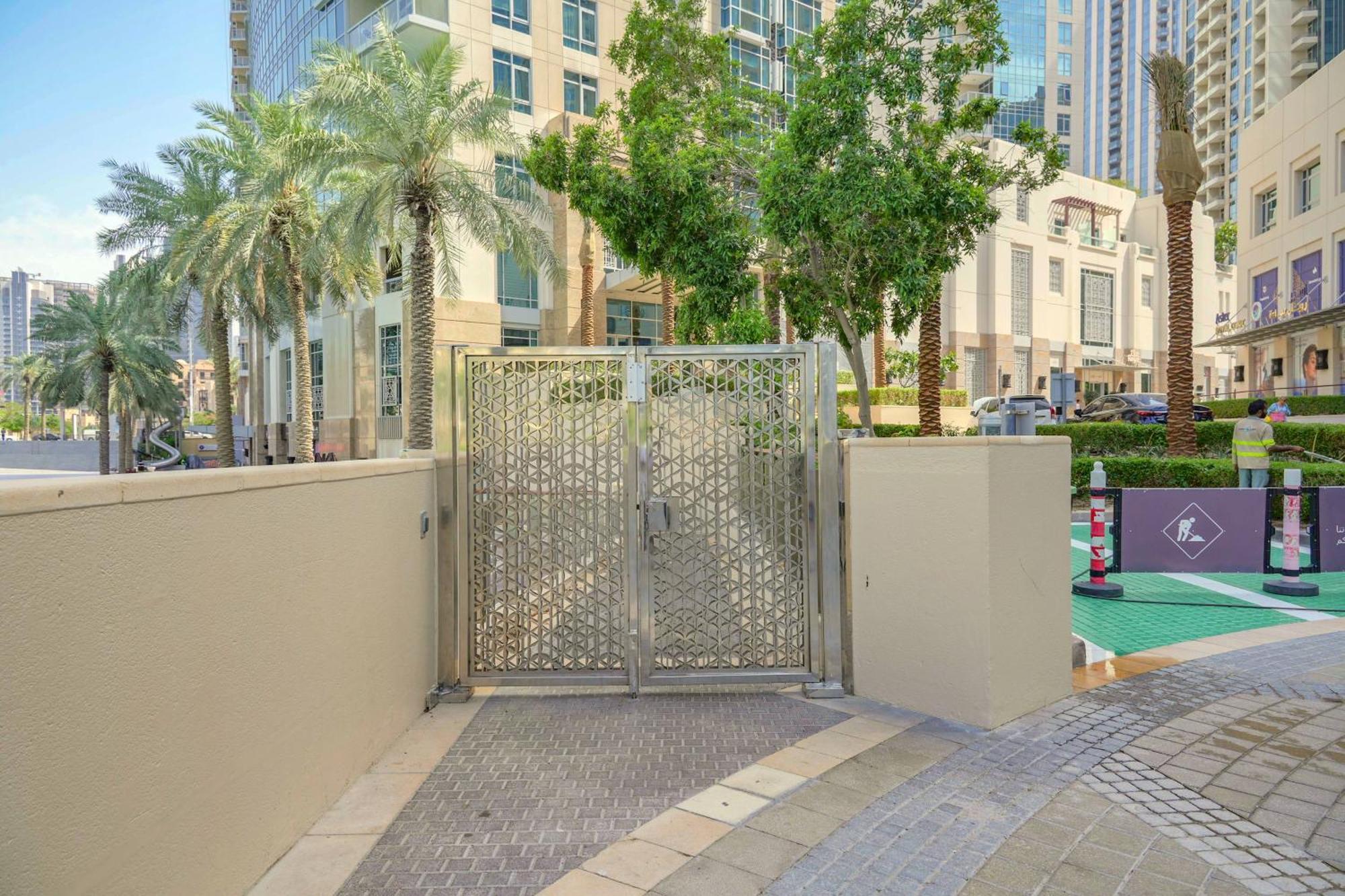 Downtown Oasis Luxury One-bed In Downtown Apartment