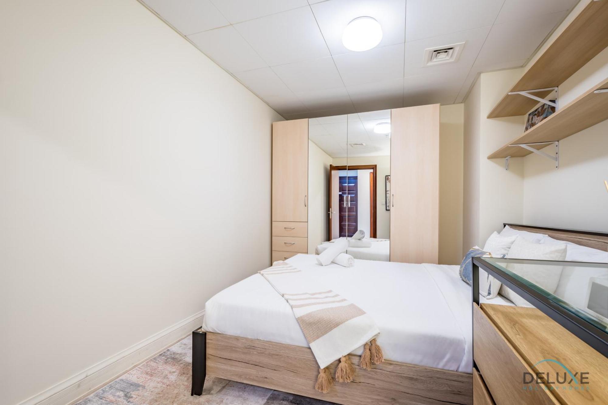 Spacious 2br At Murjan Emaar Six Towers Marina By Deluxe Homes Apartment