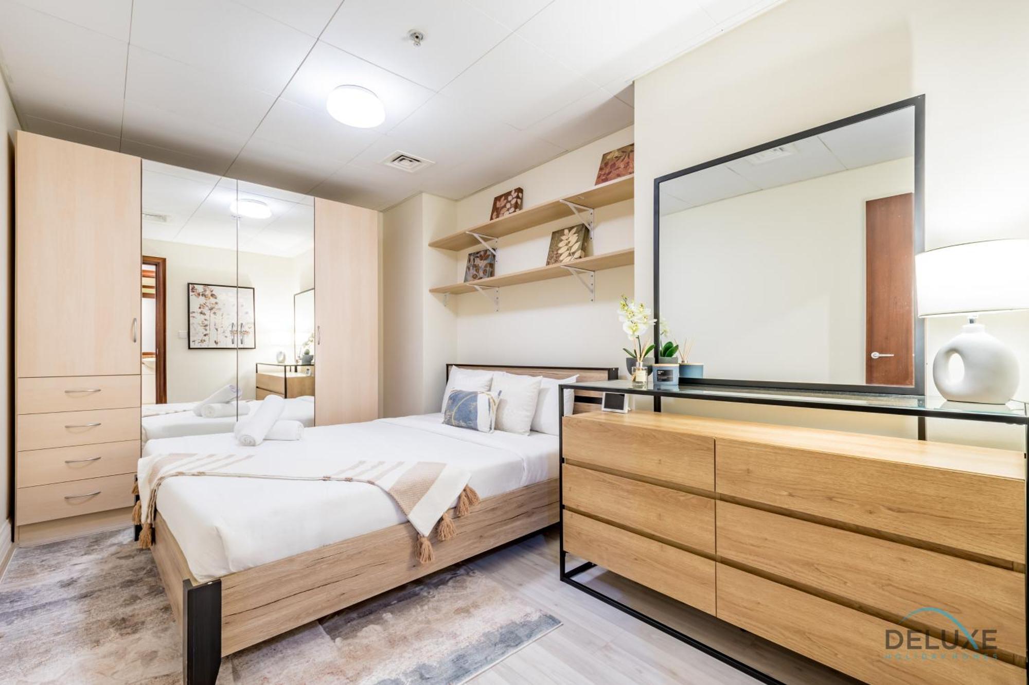 Spacious 2br At Murjan Emaar Six Towers Marina By Deluxe Homes Apartment *