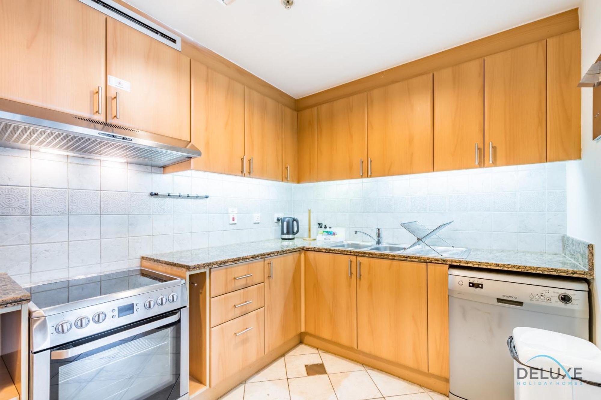 Spacious 2br At Murjan Emaar Six Towers Marina By Deluxe Homes