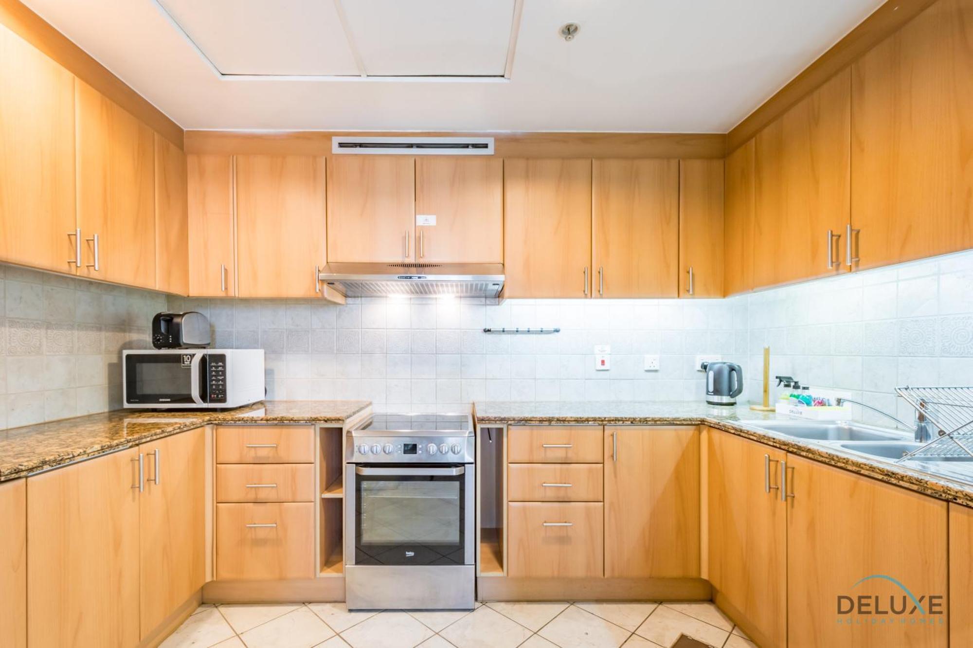 Spacious 2br At Murjan Emaar Six Towers Marina By Deluxe Homes Dubai
