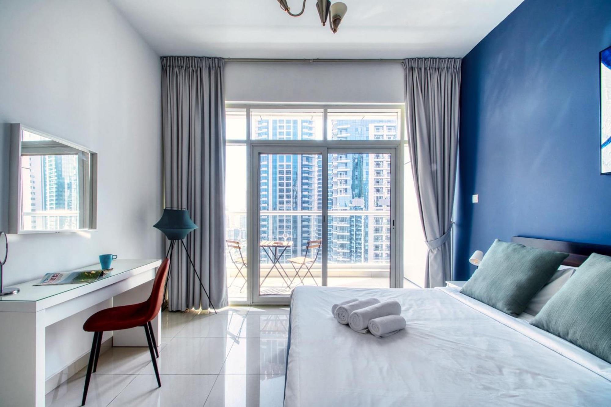 Iconic 2br With Marina Views Apartment