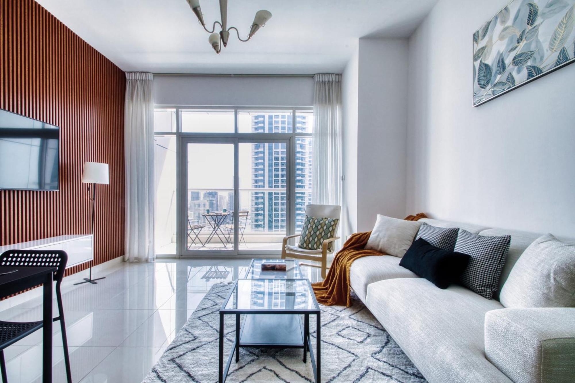 Iconic 2br With Marina Views *