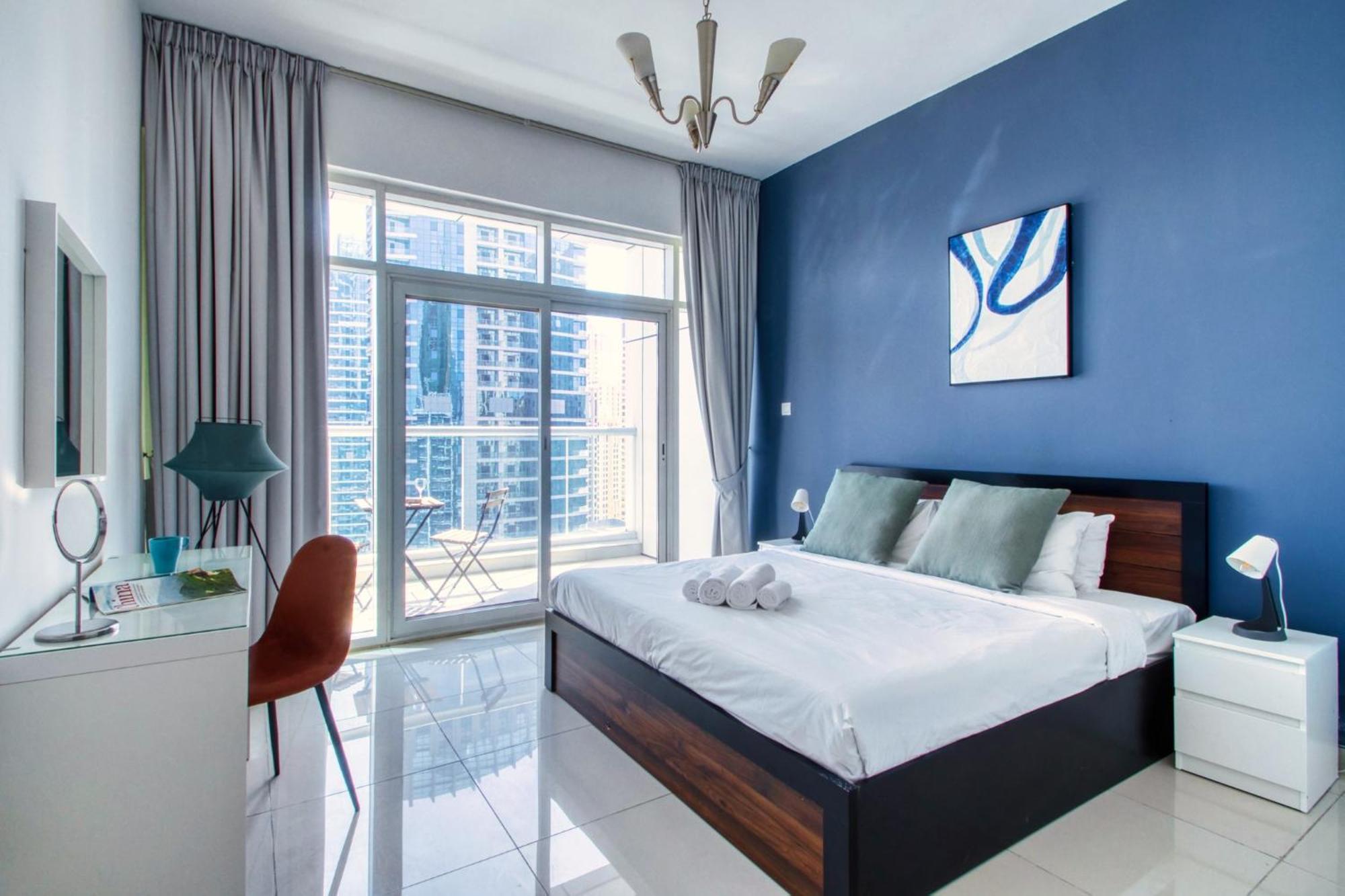 Iconic 2br With Marina Views Apartment