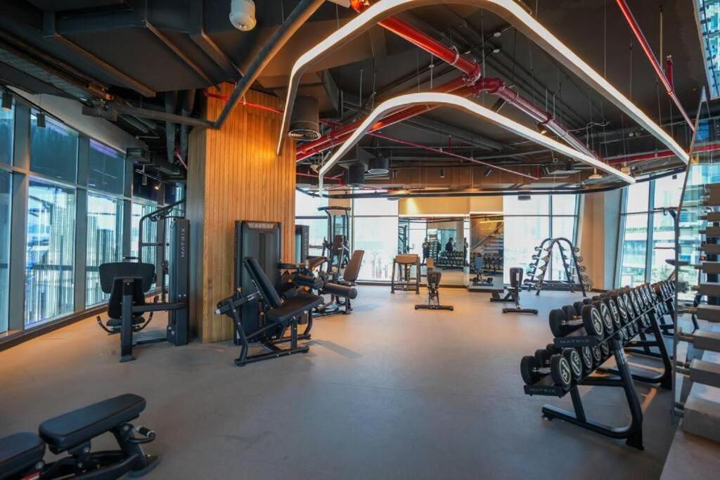 Luxurious 2br With Waterfront And Burj Khalifa View Apartment Dubai