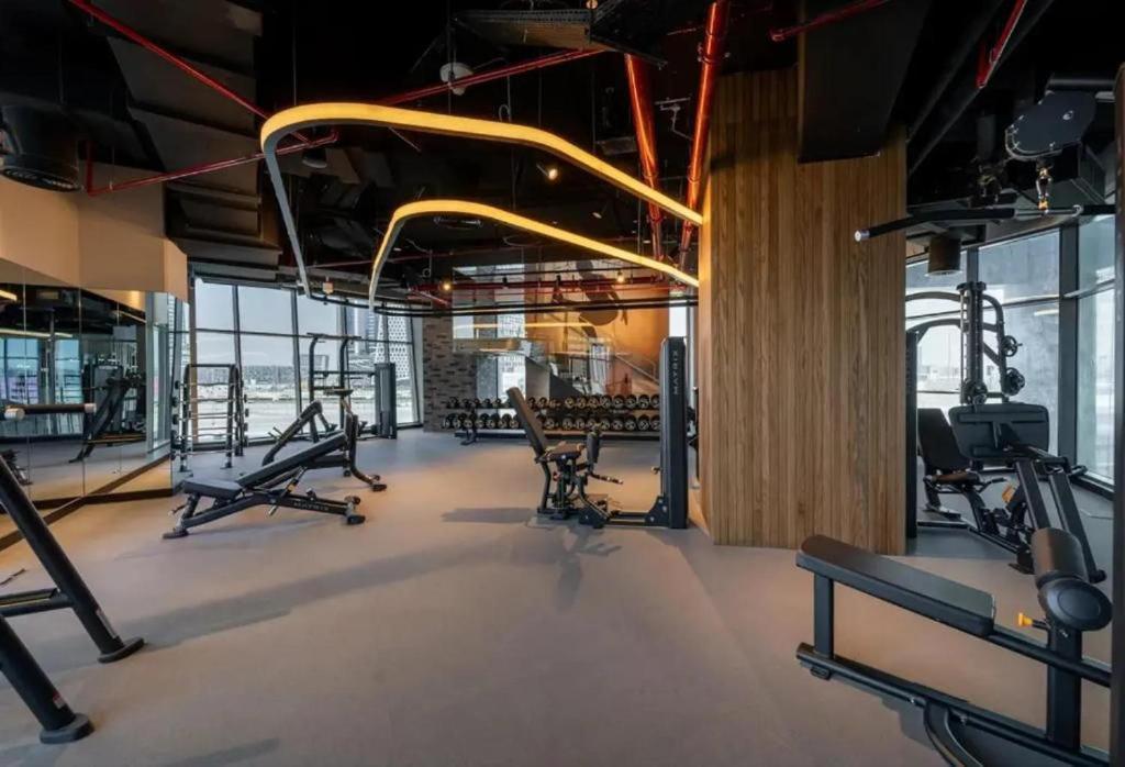 Luxurious 2br With Waterfront And Burj Khalifa View Apartment