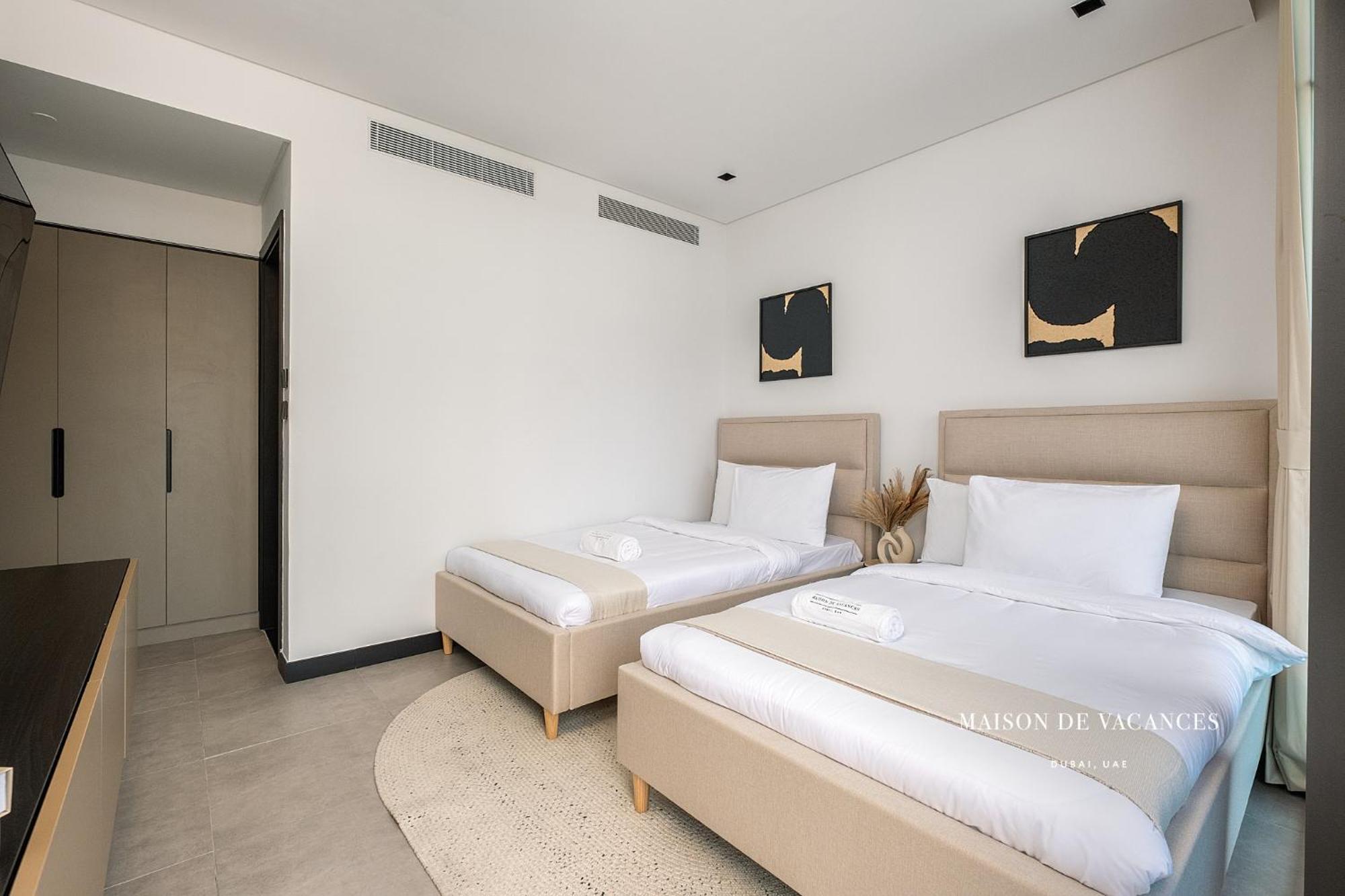 Luxurious 2br With Waterfront And Burj Khalifa View Dubai