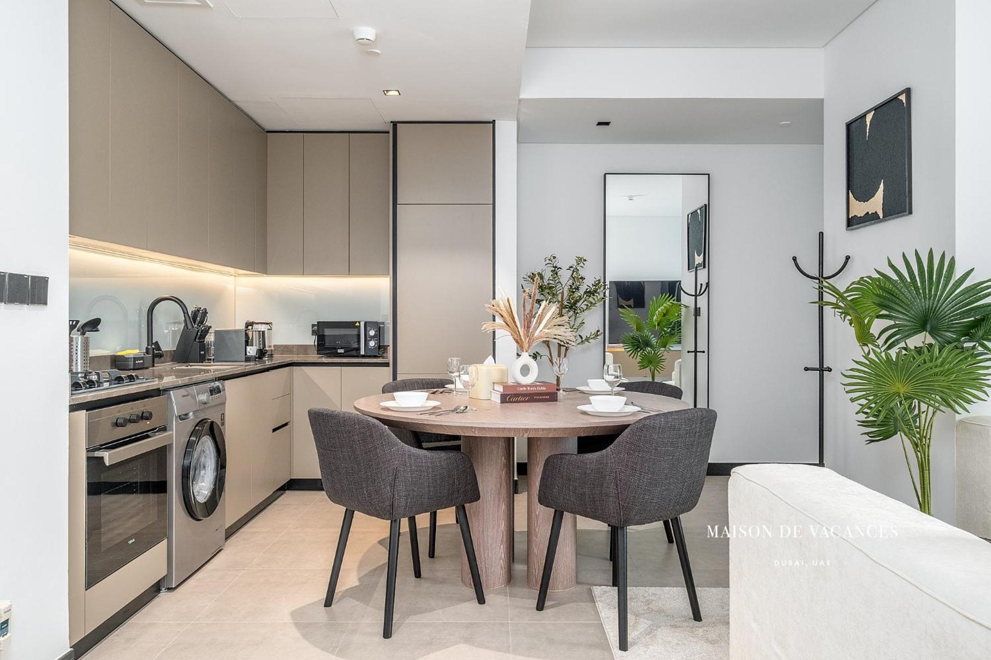 Luxurious 2br With Waterfront And Burj Khalifa View Apartment