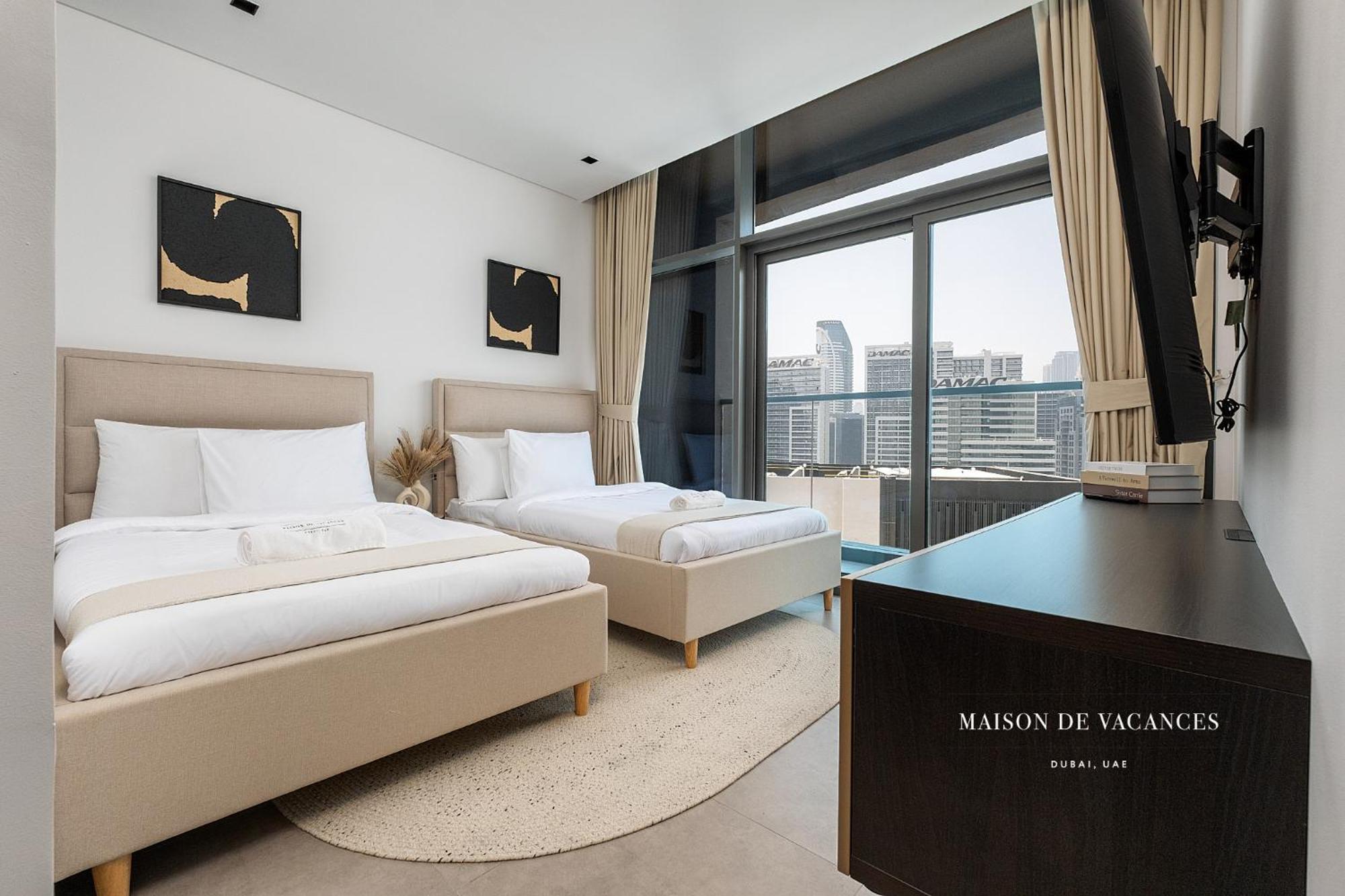 Apartment Luxurious 2br With Waterfront And Burj Khalifa View Dubai