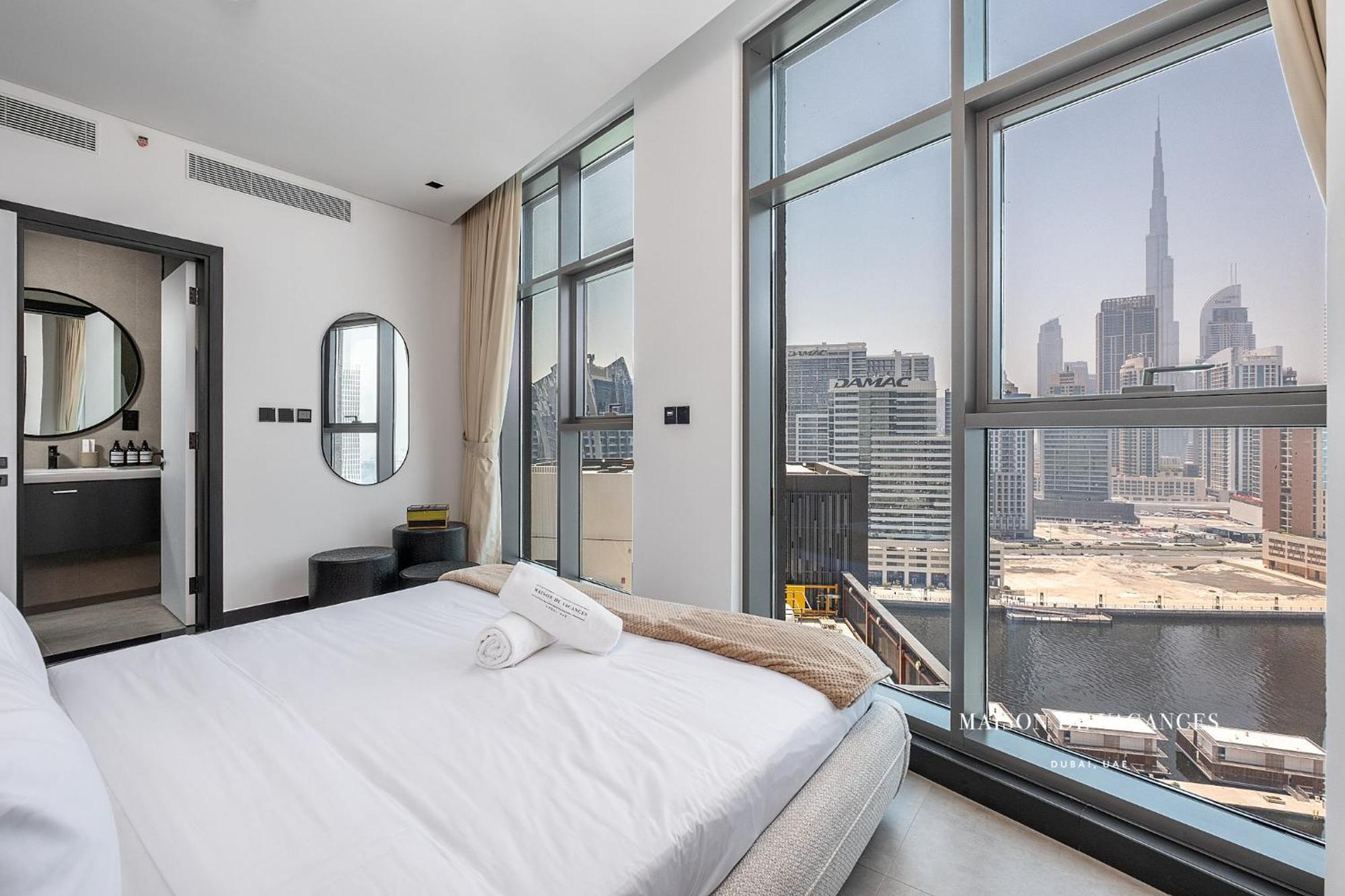 Luxurious 2br With Waterfront And Burj Khalifa View Apartment