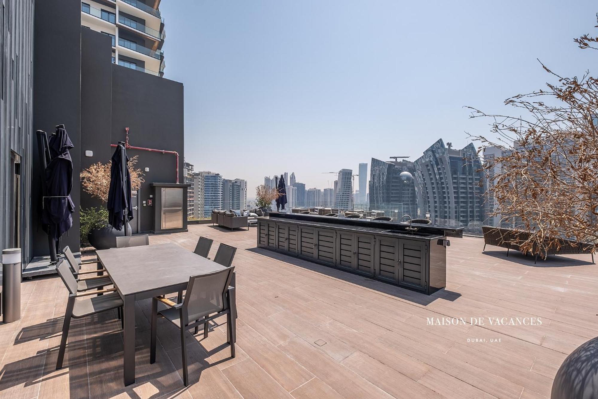 Apartment Luxurious 2br With Waterfront And Burj Khalifa View
