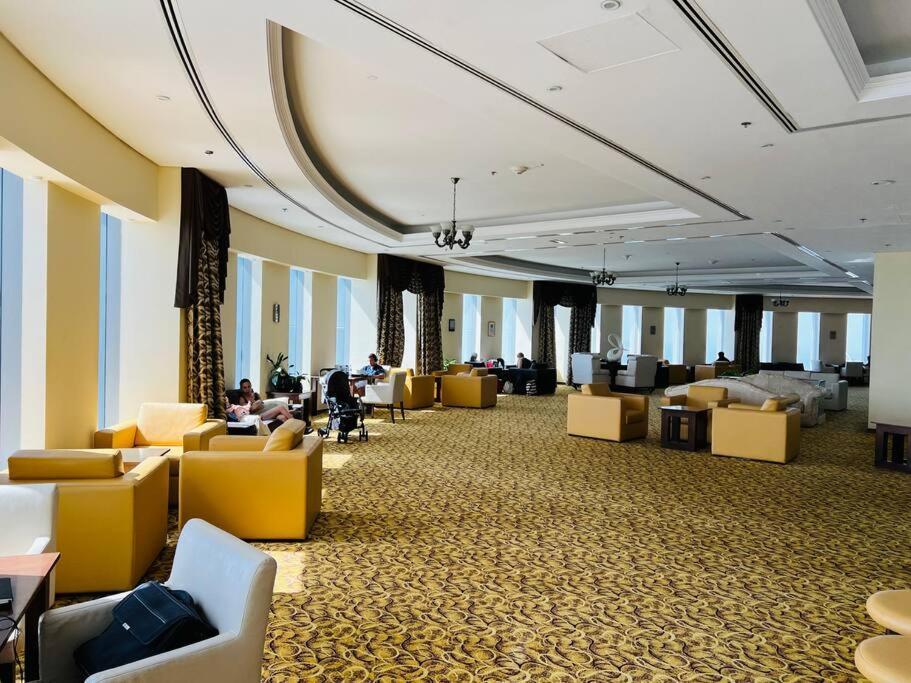 Sea View 1 Bedroom Flat, Luxury Amenities, Near & Club With Free Parking In Marina Apartment