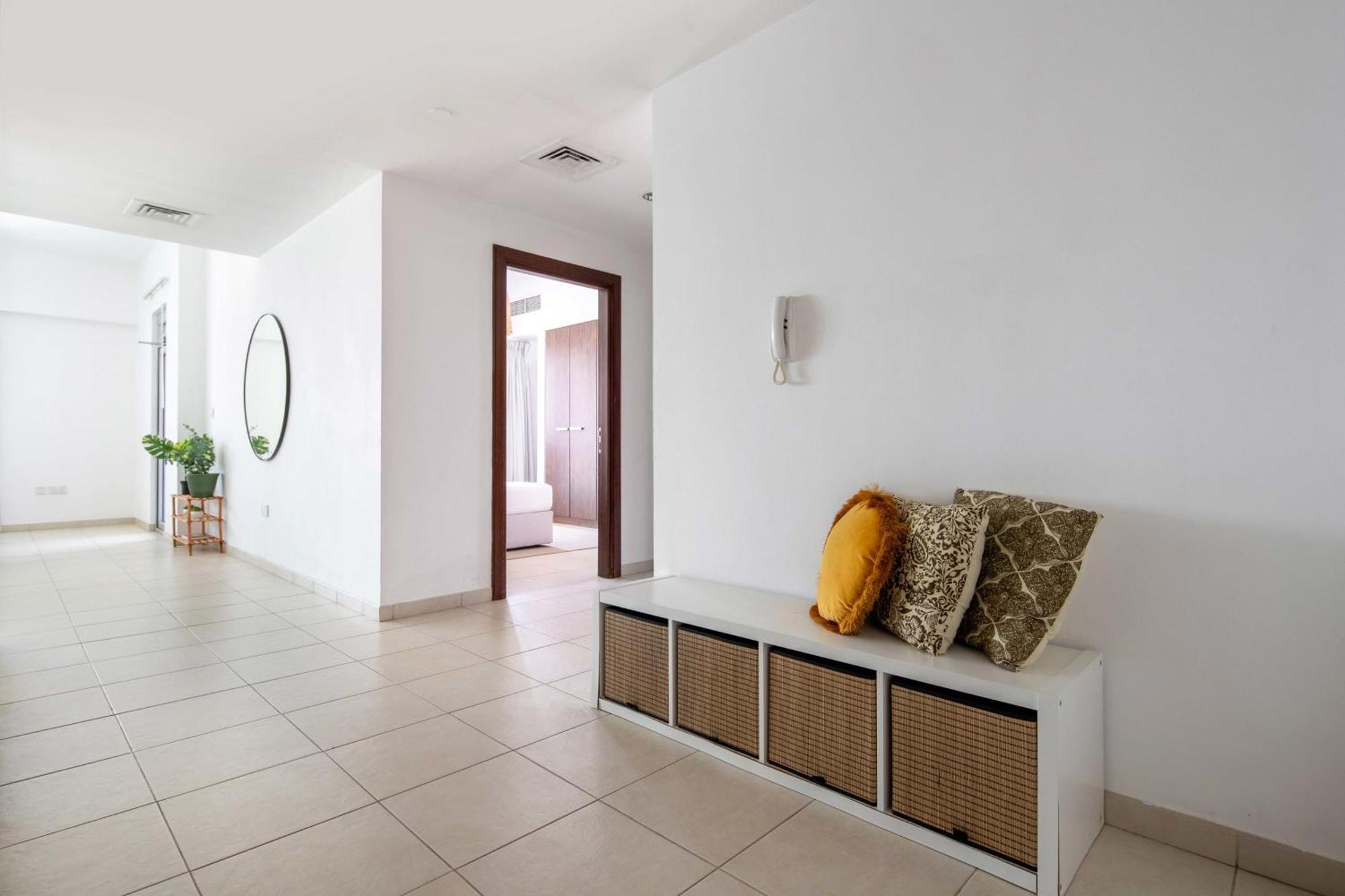 Frank Porter - Executive Tower F Apartment