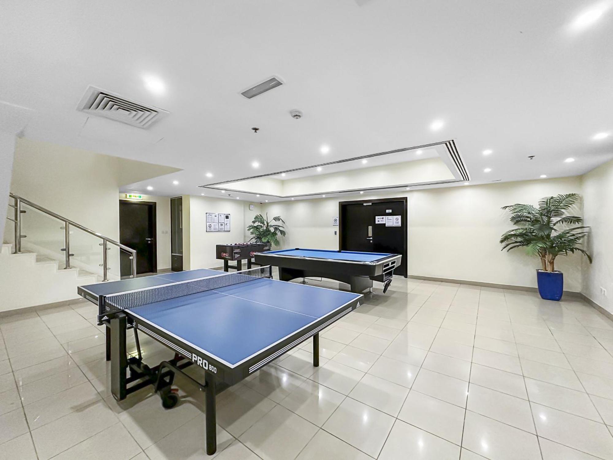 Vayk - Fully Upgraded One Bedroom In Marina * Dubai