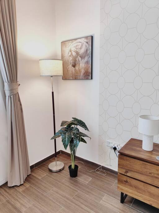 1 Bed - Azizi Daisy - Furjan Holiday home *