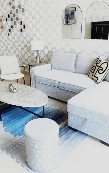 1 Bed - Azizi Daisy - Furjan Holiday home *