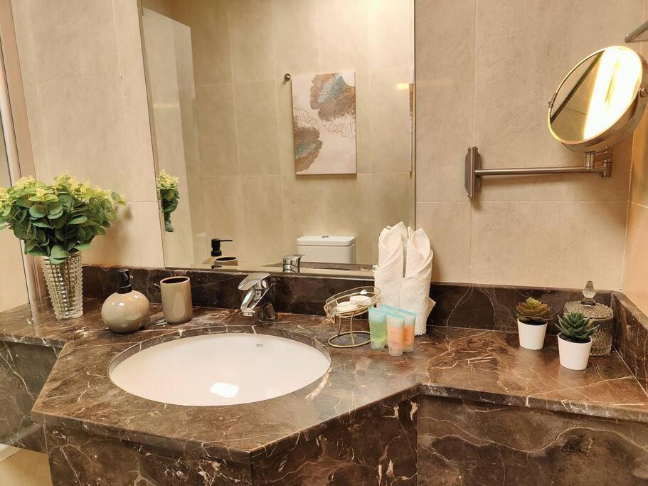 1 Bed - Azizi Daisy - Furjan Holiday home Dubai