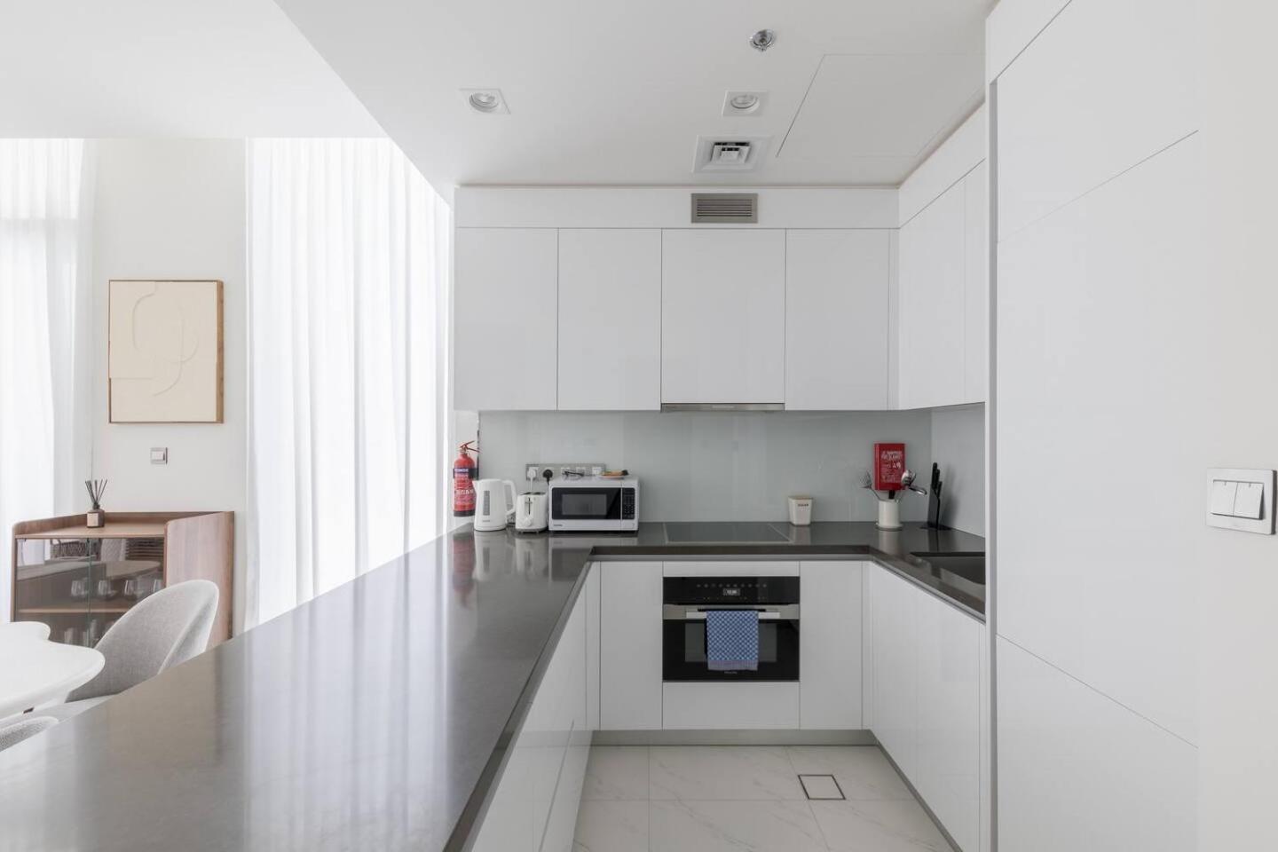District One, Mbr Brand New Full Lagoon View Apartment *