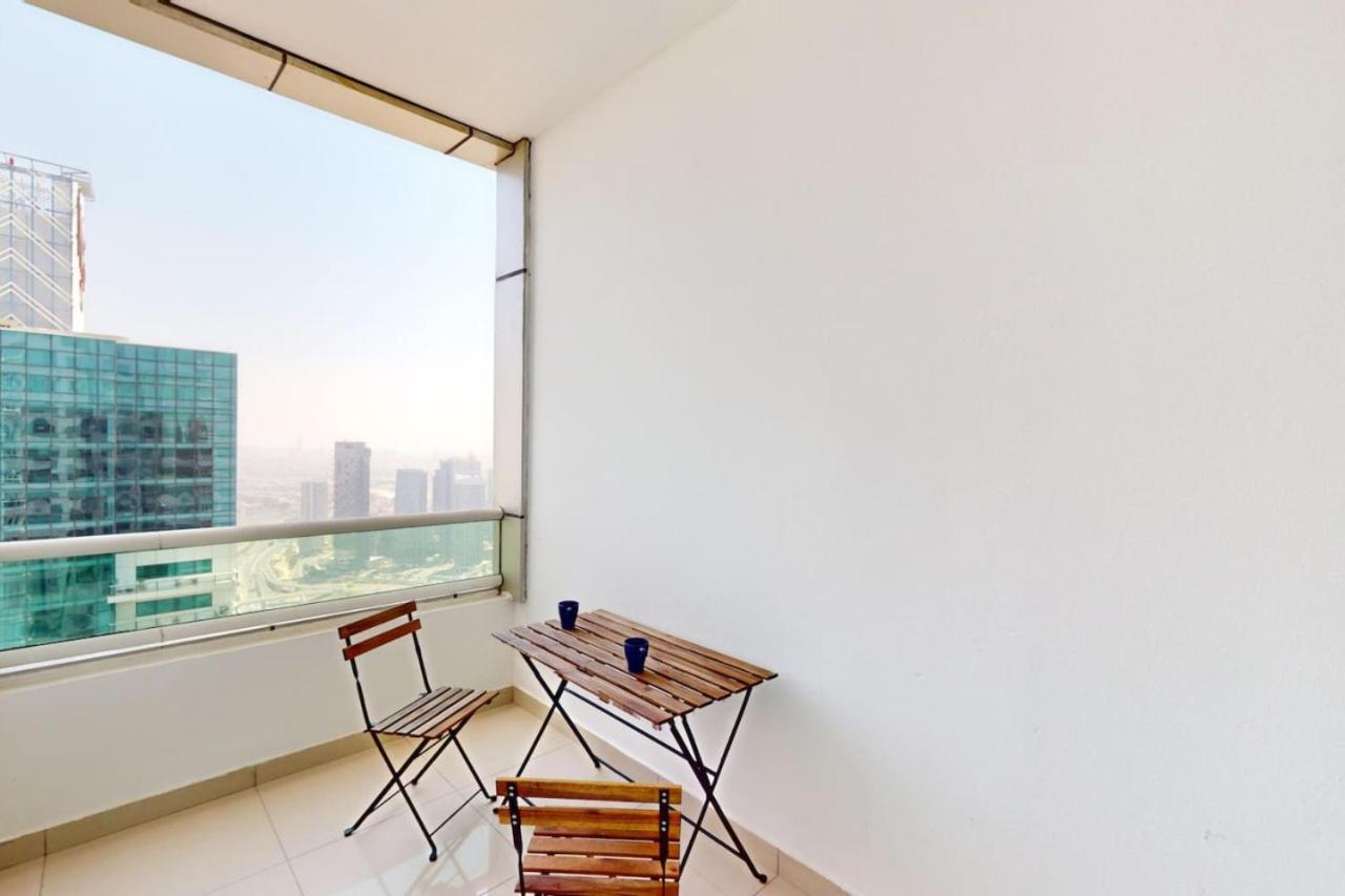 Marina Pinnacle - Serene Three Bedroom Apartment